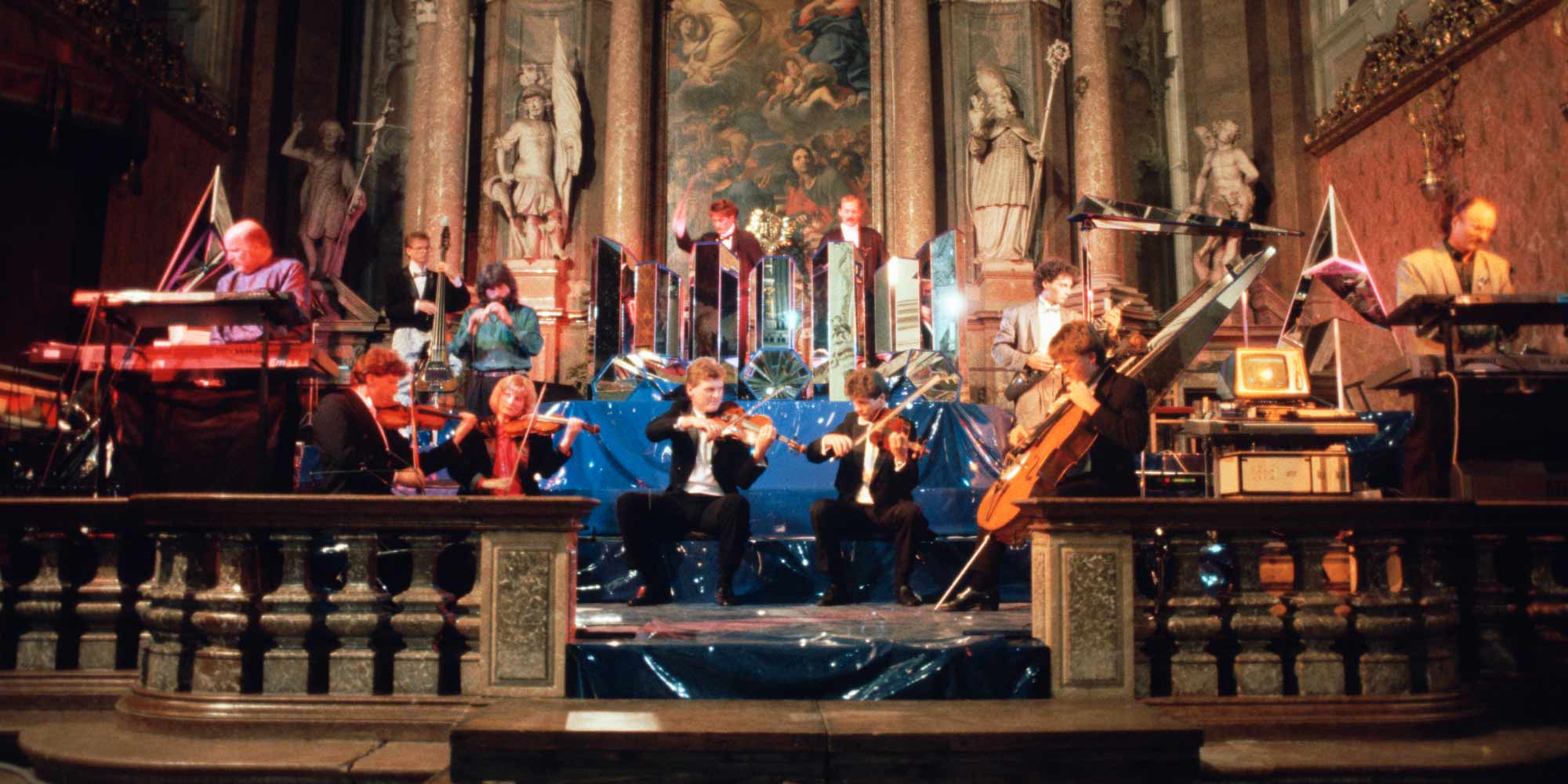 <strong>1988:</strong> Hubert Bognermayrs „Blue Chip Orchestra“ verschreibt sich ganz der Idee eines Digitalen Philharmonischen Klangkörpers.