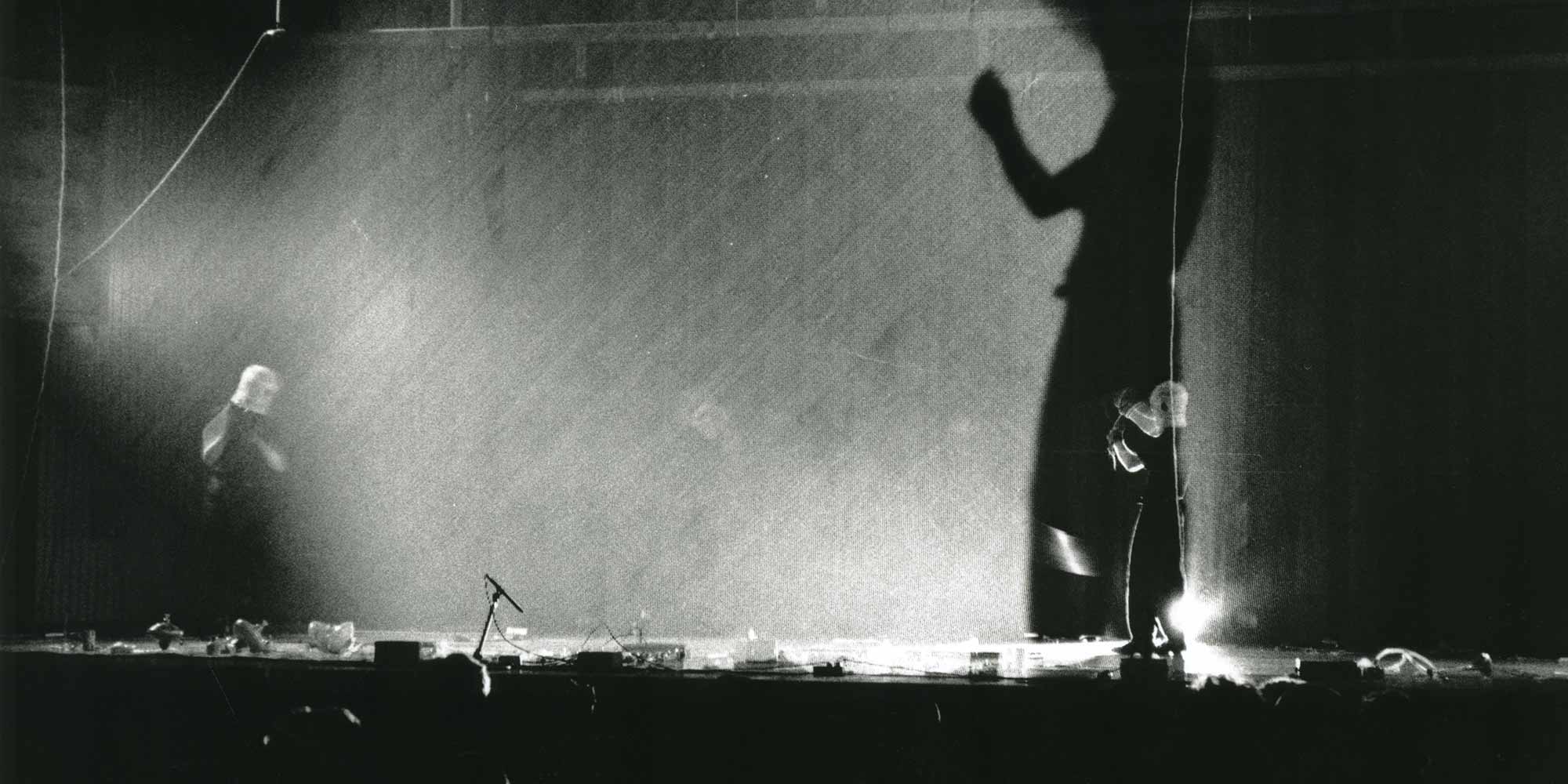 <strong>1989</strong>: „Whirled Music“ kombiniert Licht, Klänge und Formen zu einer mitreißenden Performance.