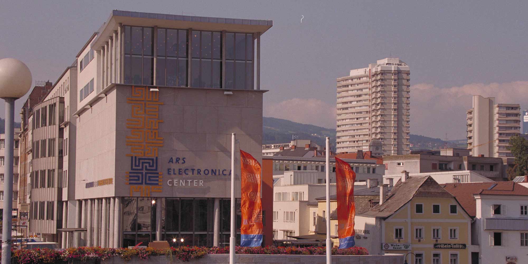 <strong>1996:</strong> Mit dem Museum der Zukunft verfügt Ars Electronica erstmals über ein ganzjährig geöffnetes Stammhaus.