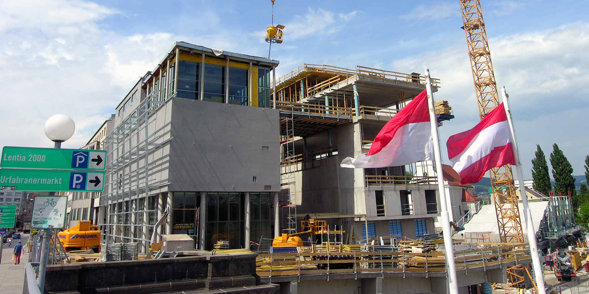 <strong>2008:</strong> Baufortschritt: Bis Ende des Jahres wird das Ars Electronica Center auf 6500 Quadratmeter erweitert.