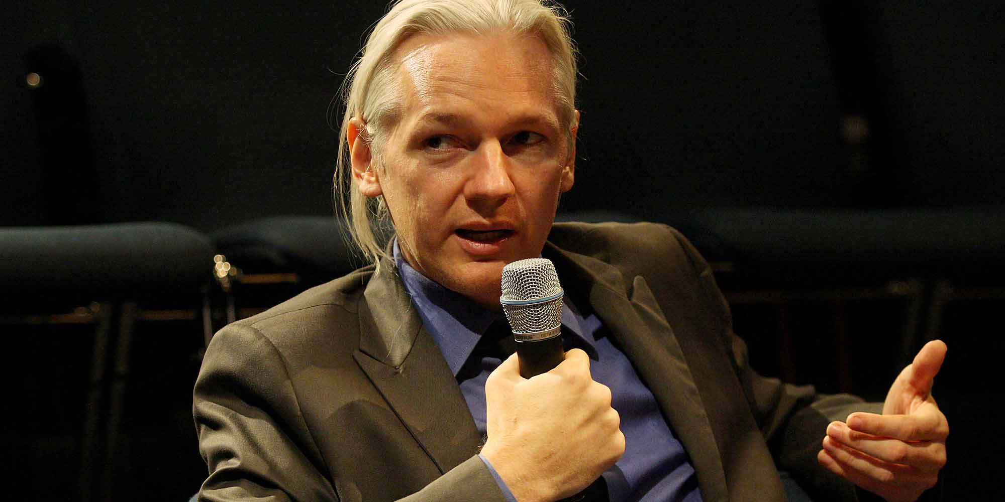 <strong>2009:</strong> Julian Assange receives an Award of Distinction in the "Digital Communities" category of the Prix Ars Electronica for Wikileaks.