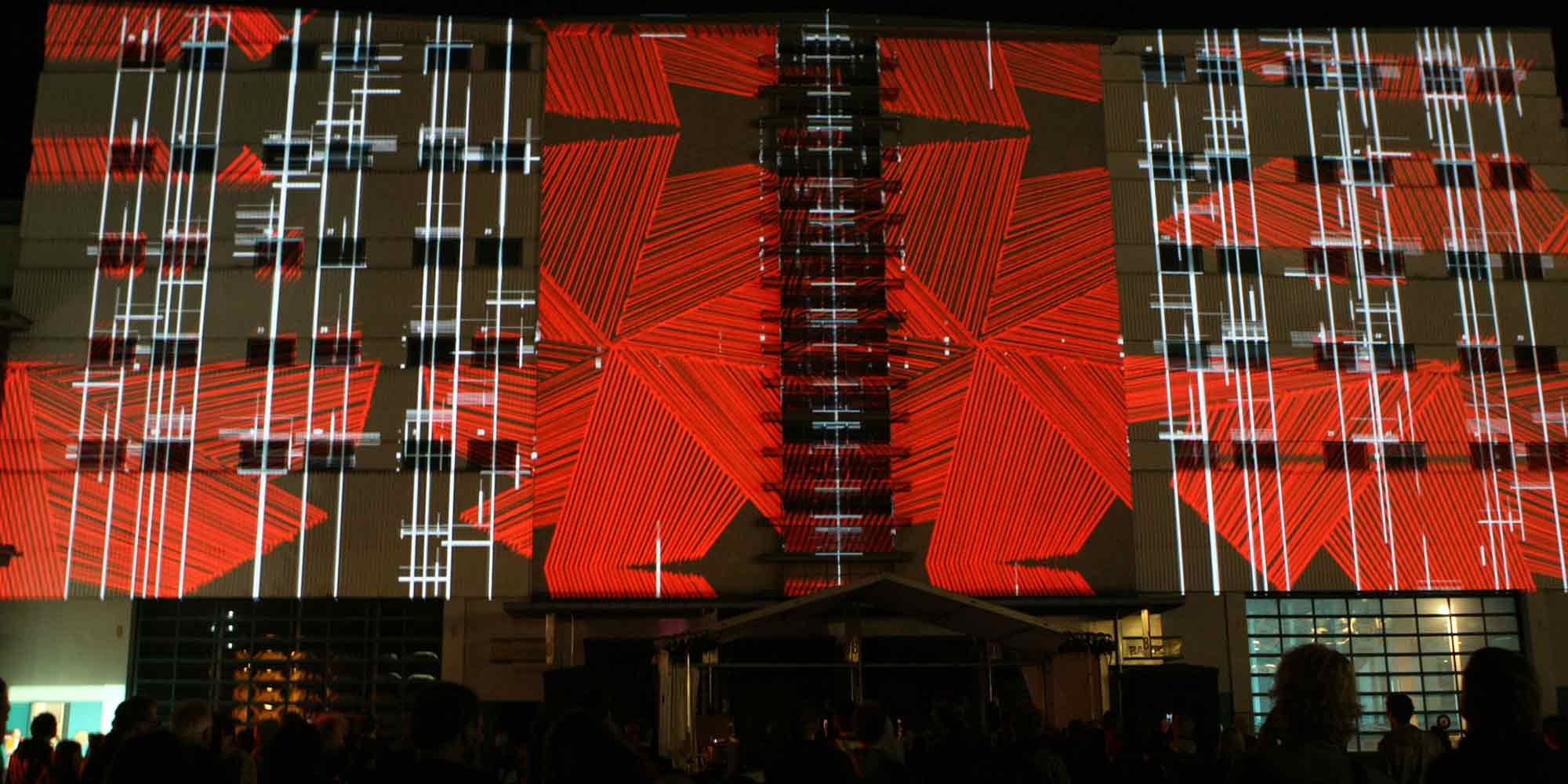 <strong>2010:</strong> „Frozen Music“: Der Eröffnungsevent der Ars Electronica inszeniert Architektur als stumme, erstarrte oder gefrorene Musik.