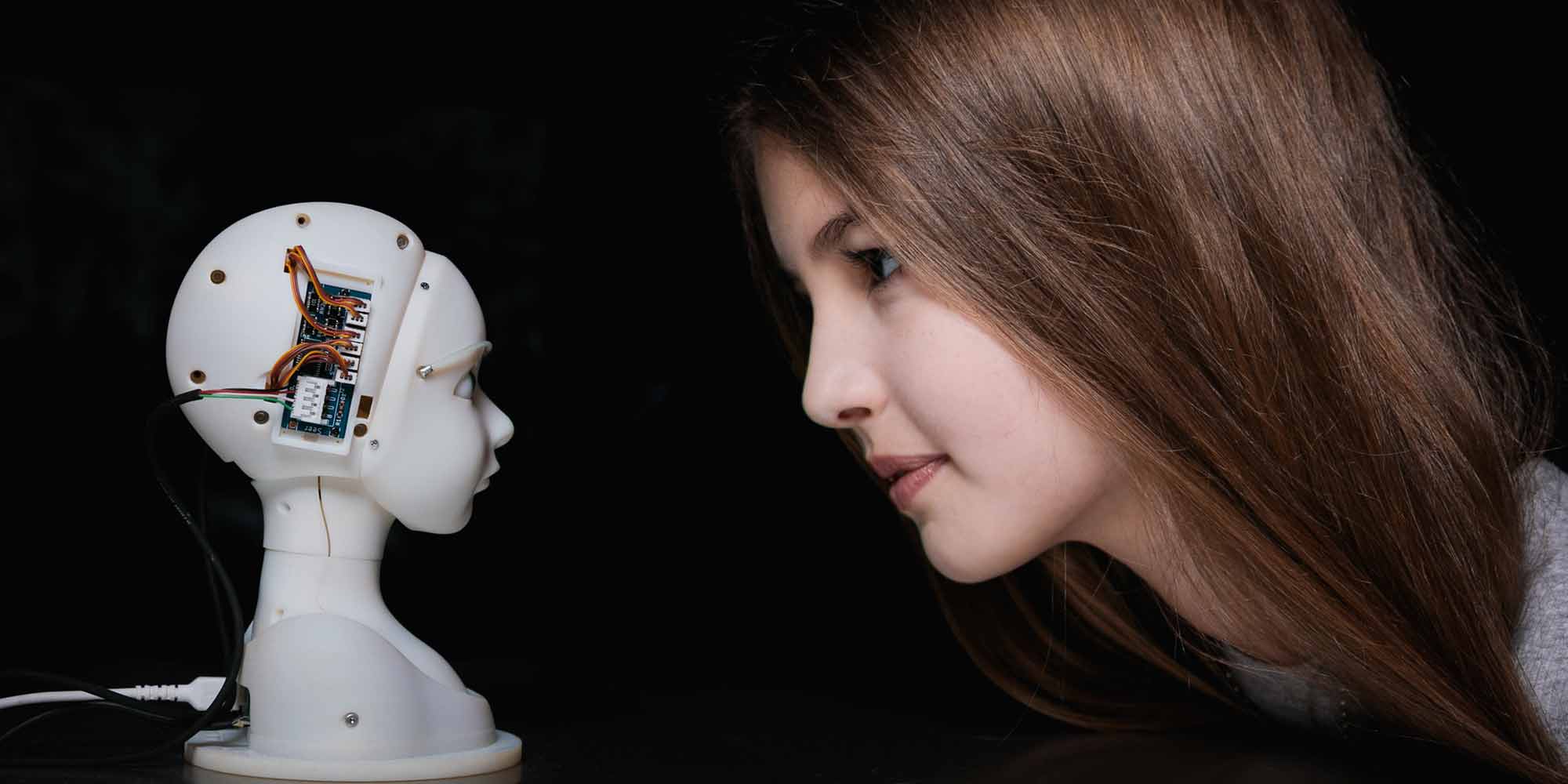 <strong>2019:</strong> Der „Simulative Emotional Expression Robot“, kurz SEER, kann Blickkontakt herstellen und unsere Mimik spiegeln.