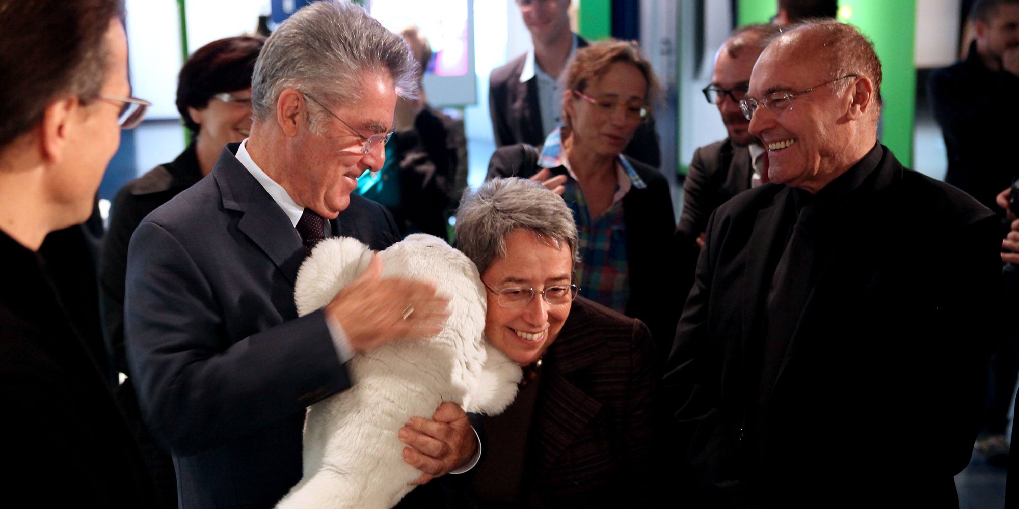 Federal President Heinz Fischer and Margit Fischer during their visit to the Ars Electronica Center.