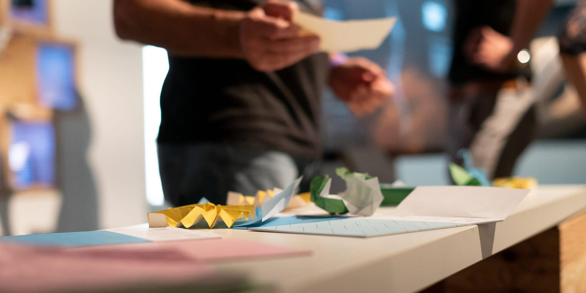 How does robotic origami work? Visitors to the Alchemists of the Future exhibition can try their hand at creating complex structures and immerse themselves in Oribot research.