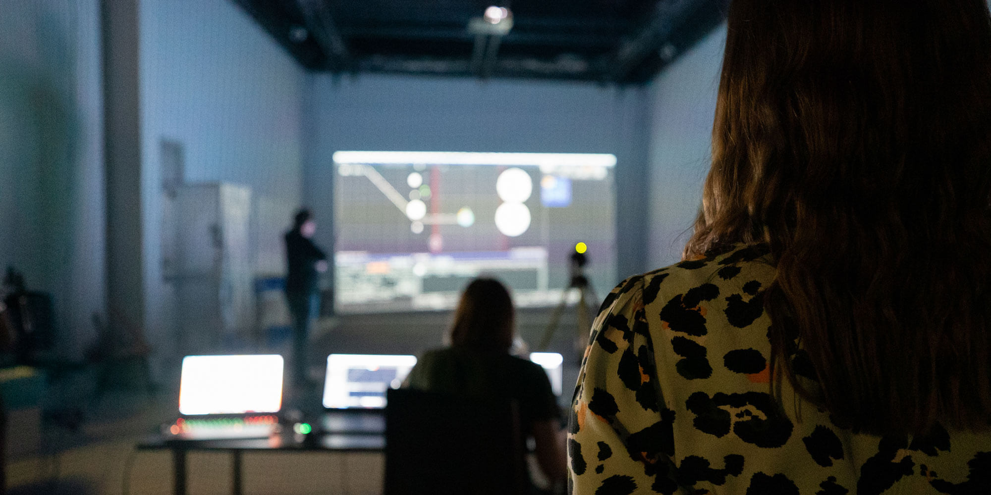 Drones merging to a digital canvas or painting with light: A workshop conducted by the Ars Electronica Futurelab as part of the Gigabit Academy demonstrated the art of swarm robotics.