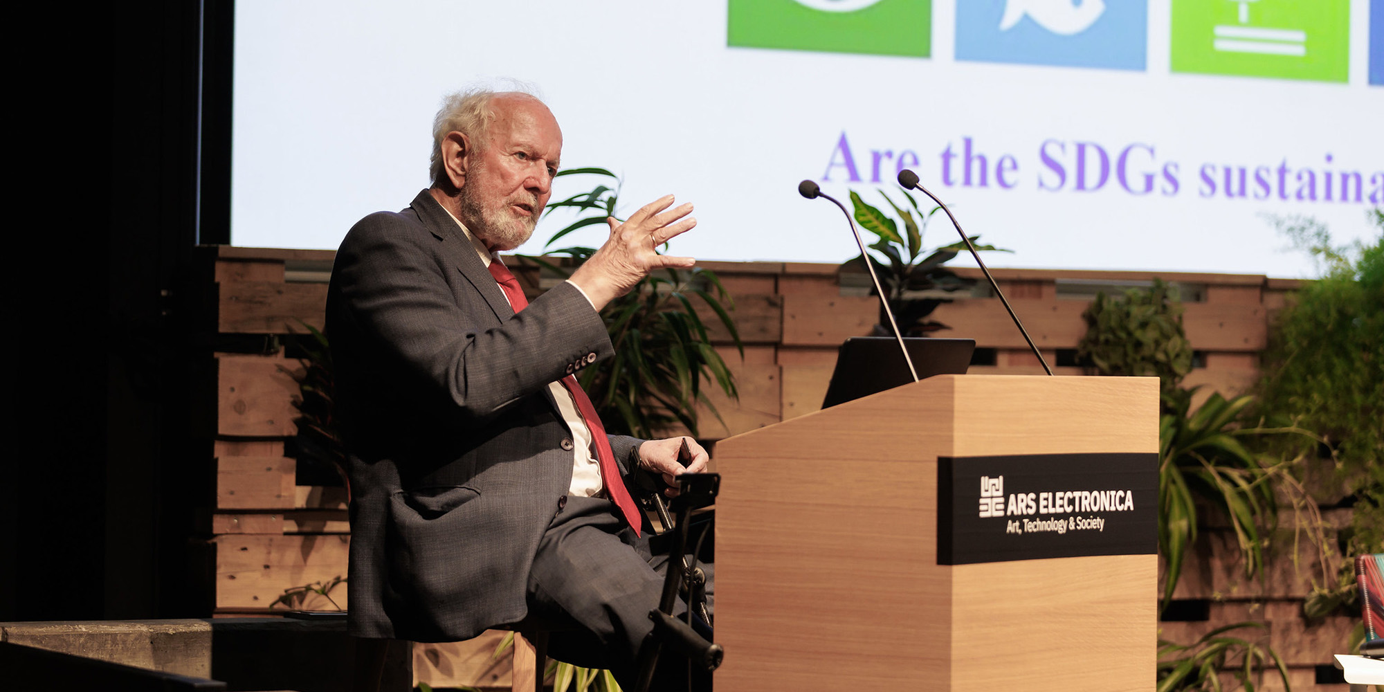 In his keynote “From the Limits of Growth to Wellbeing for All within Planetary Boundaries”, Ernst Ulrich von Weizsäcker (DE) spoke about the new report of Club of Rome: A survival guide to save humanity from ecological and social catastrophe.
