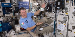 ESA Astronaut Paolo Nespoli mit dem Astro Pi an Bord der ISS