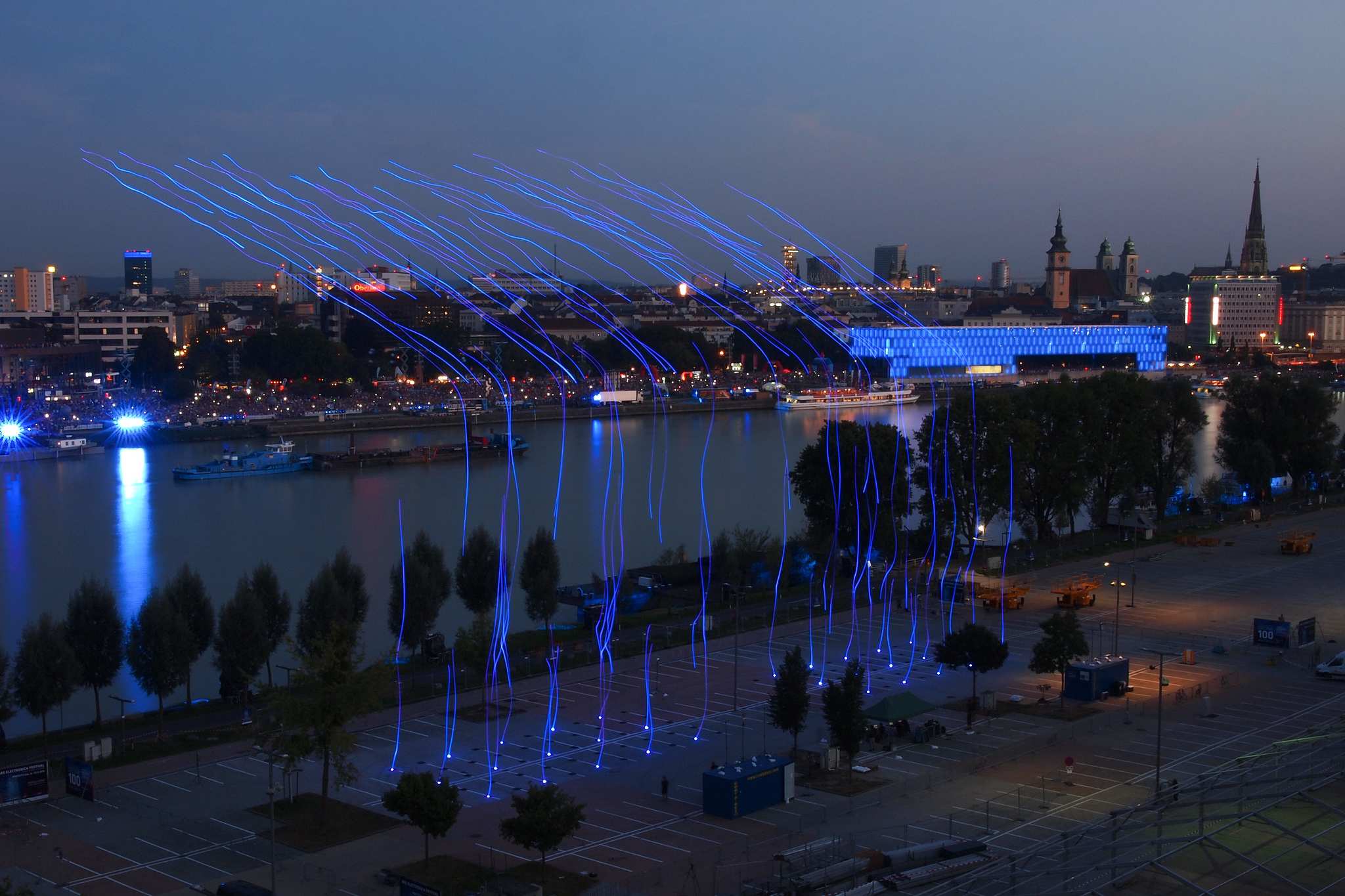 DRONE 100 – Spaxels over Linz