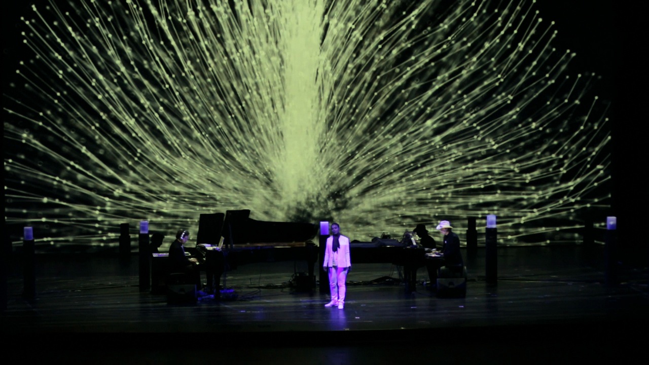 Sarah Carlier performing with Tosca