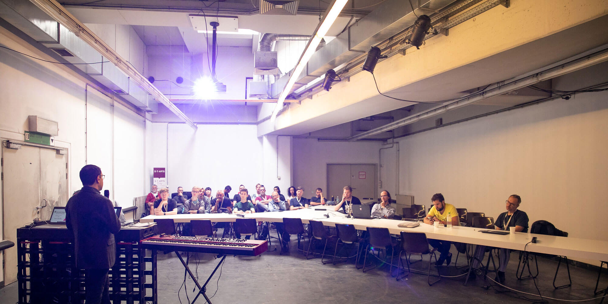 Open Futurelab 2019: Ein Workshop mit Künstler und Forscher Ali Nikrang aus dem Ars Electronica Futurelab konzentrierte sich auf aktuelle technische Ansätze zur automatischen Musikgenerierung.