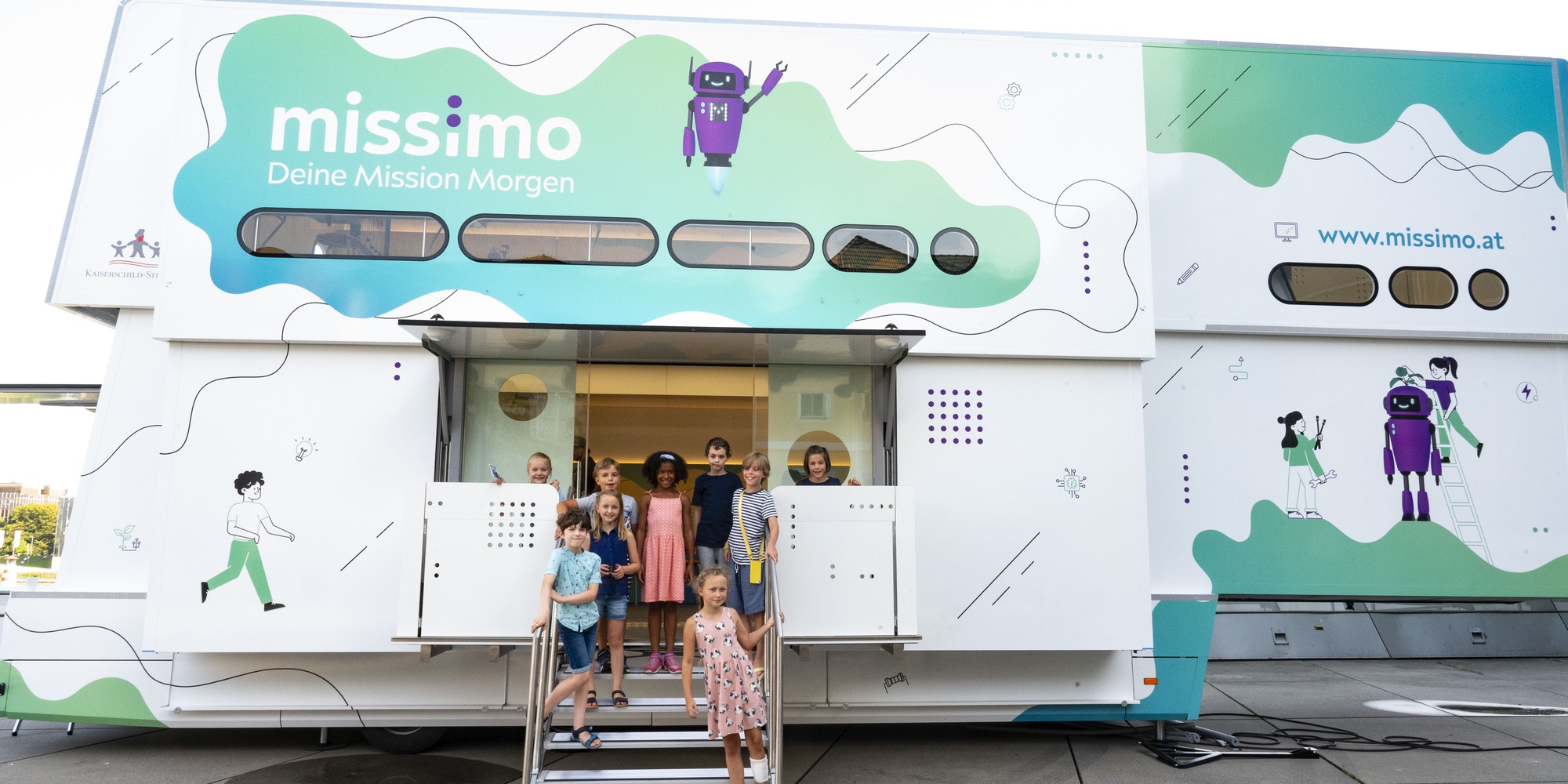 Children on entrance of missimo truck