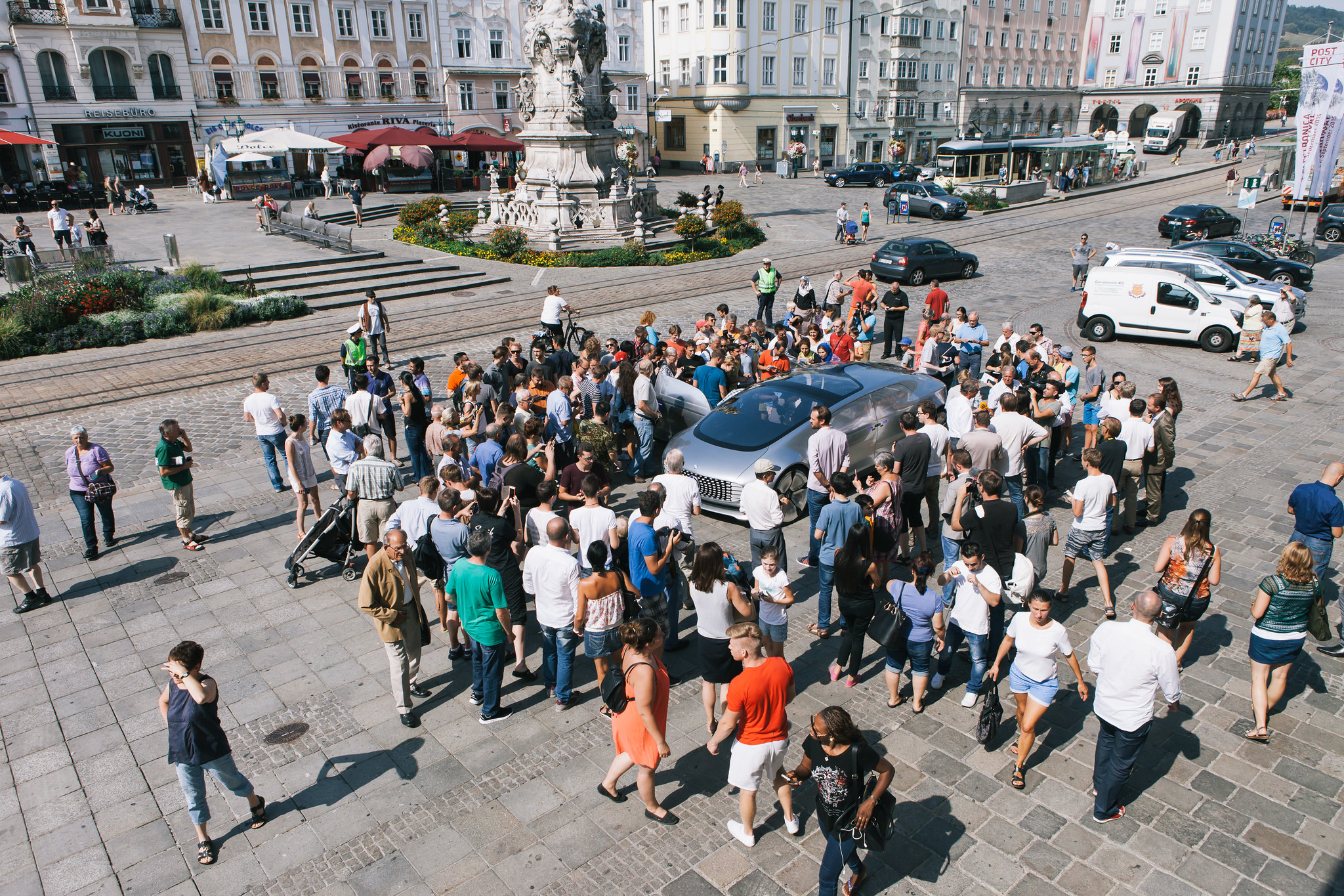 Mercedes-Benz F 015 in the main square of Linz