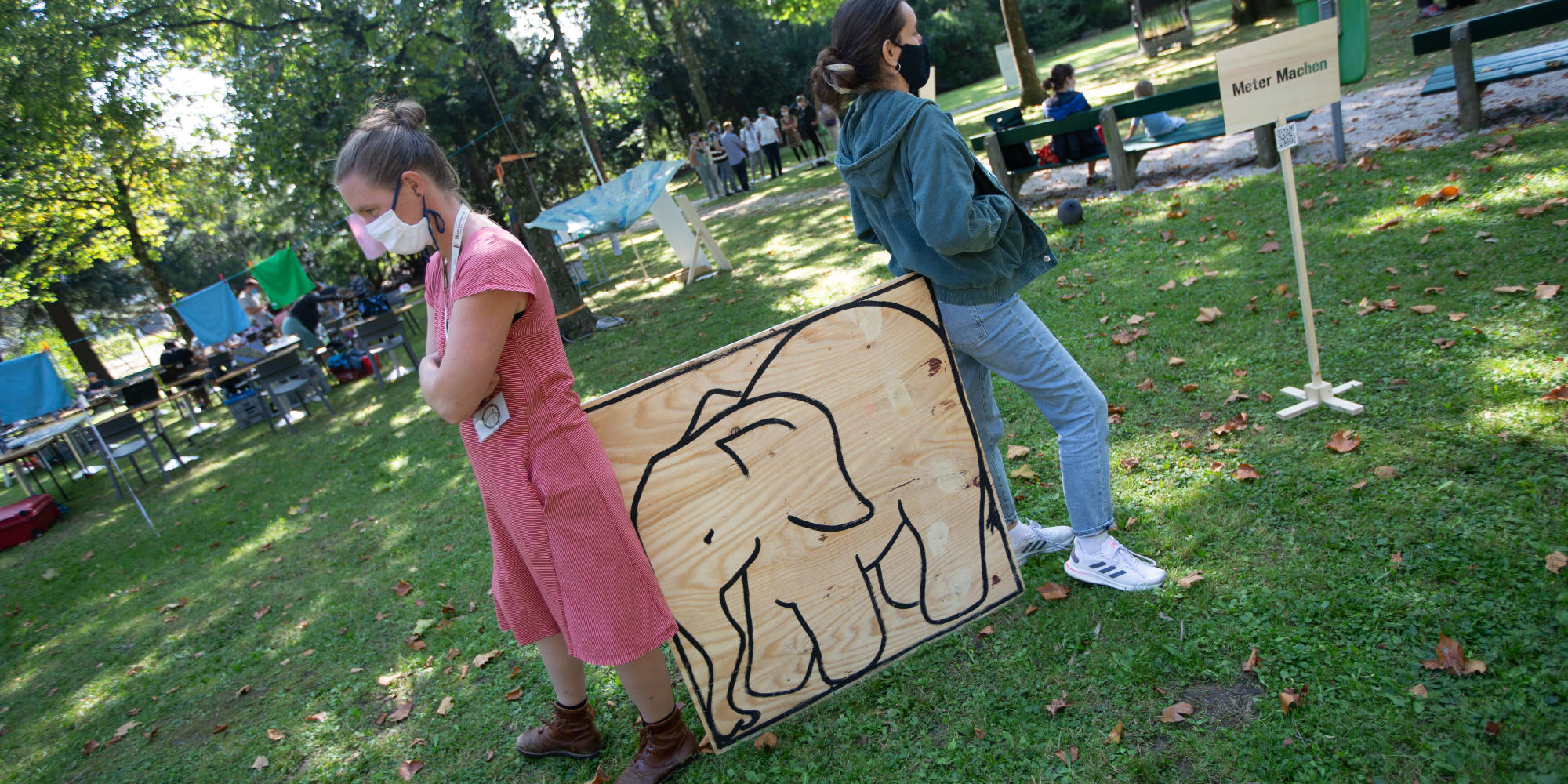 Meter machen / Maria Anna Eckerstorfer, Sabine Touzimsky-Köstler, Wolfgang Schreibelmayr, Lisa Wieder/ Kunstuniversität Linz, Projekt Abteilung Bildnerische Erziehung (AT)