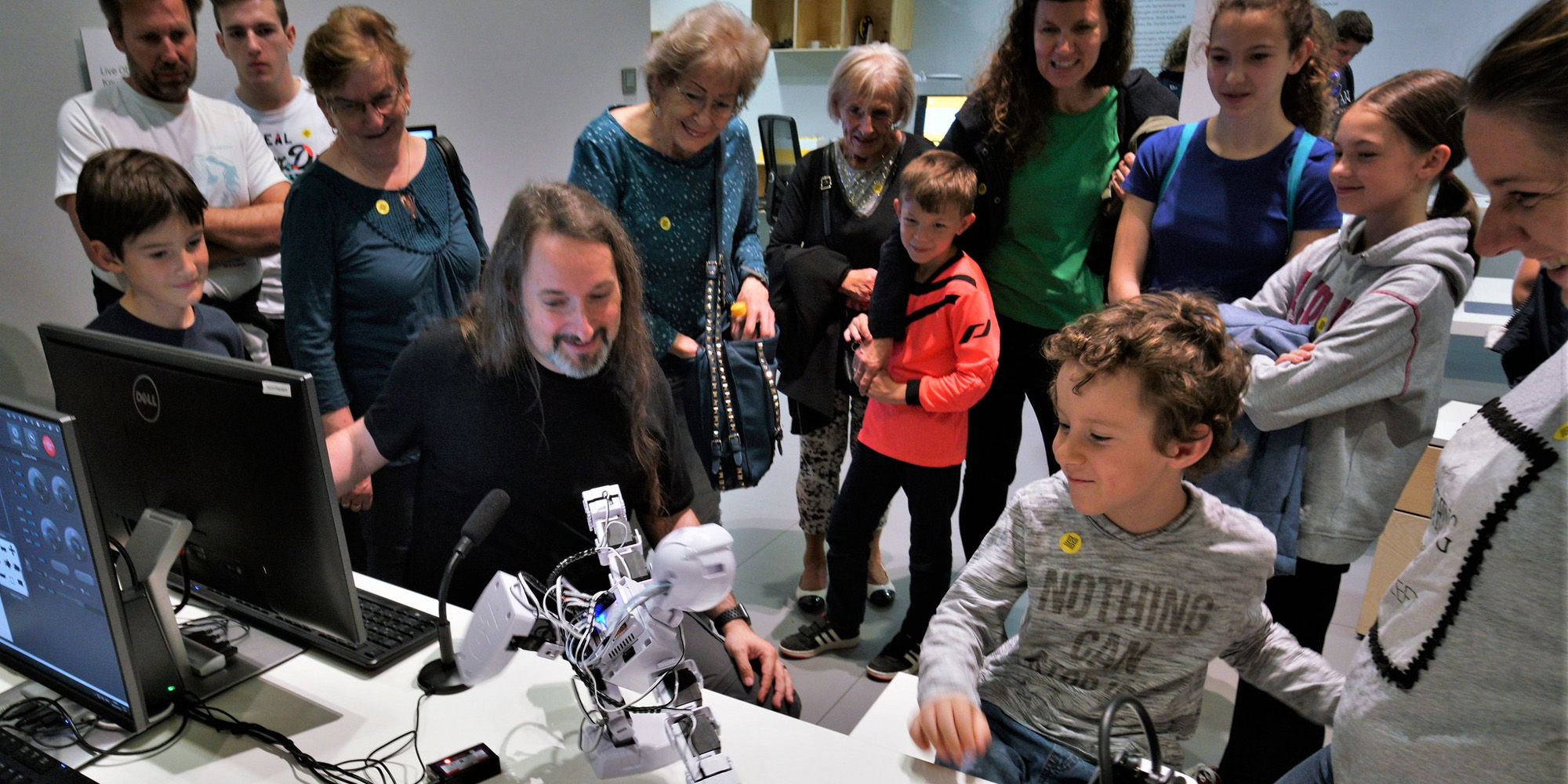 Entrance to the Ars Electronica Center for holders of the Akivpass for 1 Euro