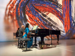 Pianographique – 3 x 90 im Deep Space 8K