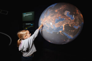 Ars Electronica Solutions realisiert ESA-Ausstellung im Planetarium Prag